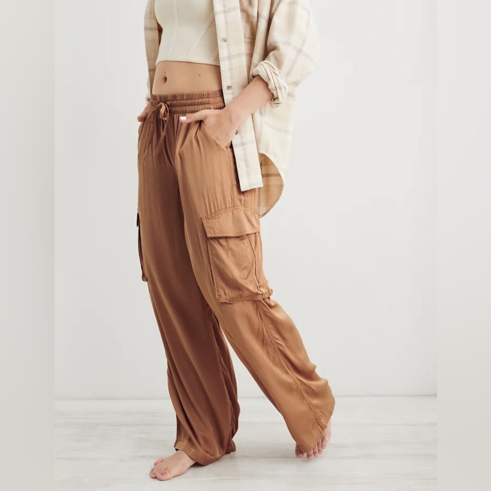 Aerie Shine Cargo Skater Pants XL Beach Dune Satin Wide Leg 29” Inseam